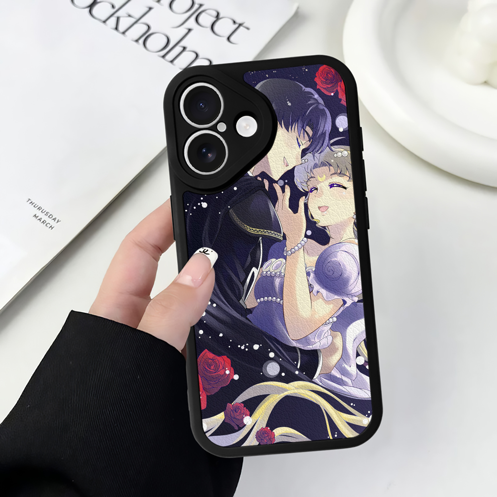 （画像用） 美少女戦士セーラームーン Sailor Moon 【iPhone 16シリーズ対応】シリコンスマホケース（レザー調） 材質：シリコン